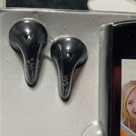 Sony Walkman 8GB Portable Digital Media Player FM Tuner - Black (NWZ-S544) RARE - Picture 6 of 9